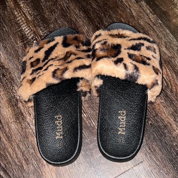 Mudd Tan and Black Faux Fur Slides - Picture 4 of 5